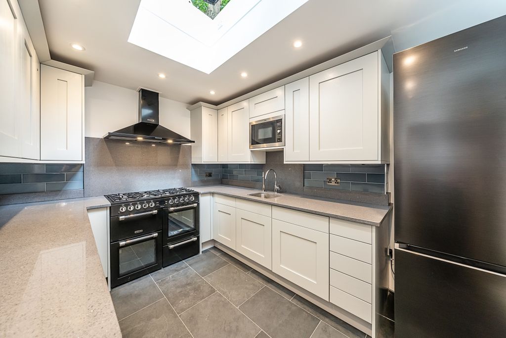 Property photo 2 of 18 1-Penhurst-Place-15