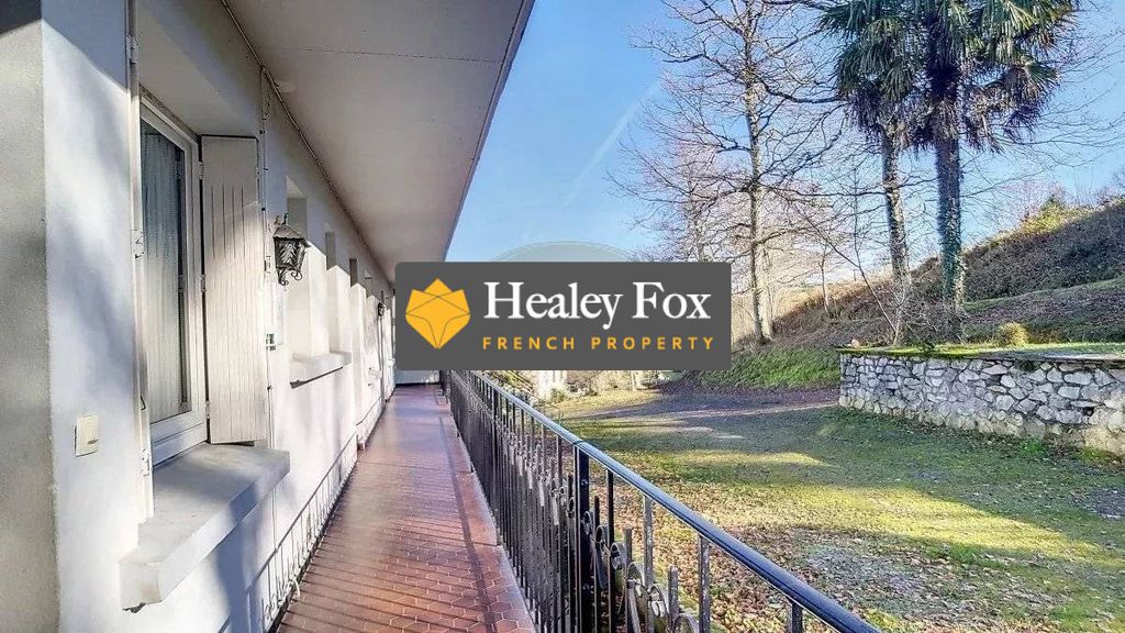 Property photo 2 of 11