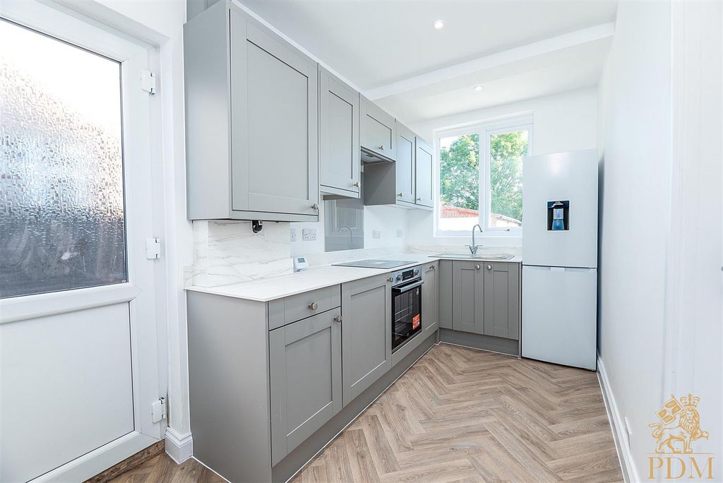 Property photo 3 of 30 116 Charlbury Road, Wollaton (18 Of 37).Jpg