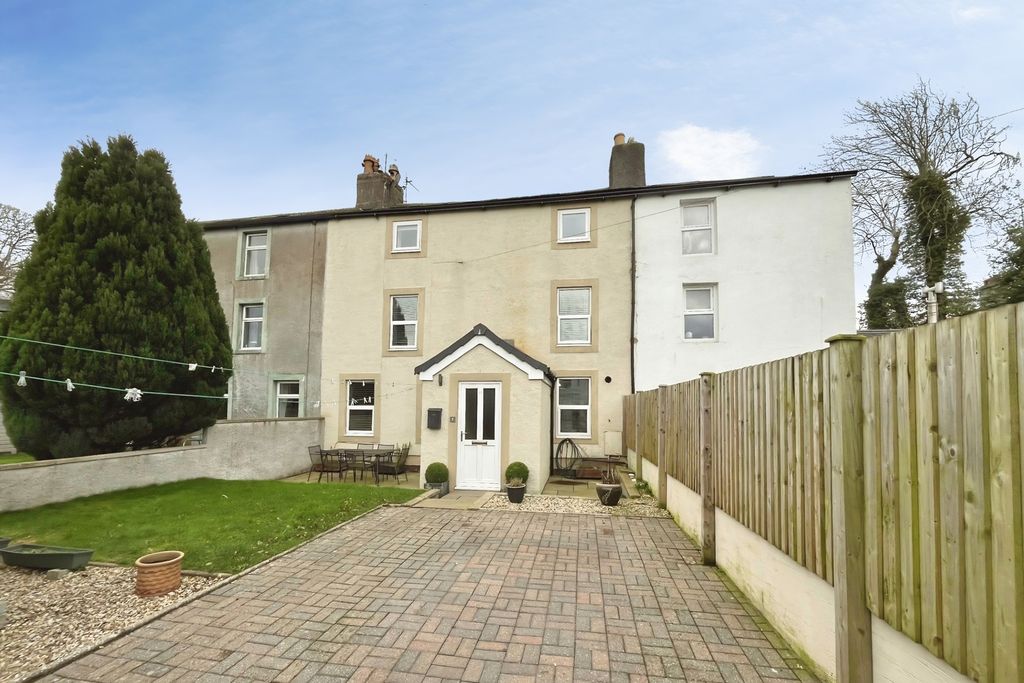 Property photo 1 of 11 Outside