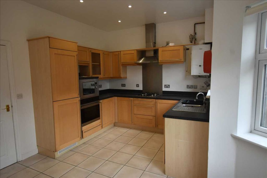 Property photo 3 of 14 Kitchen