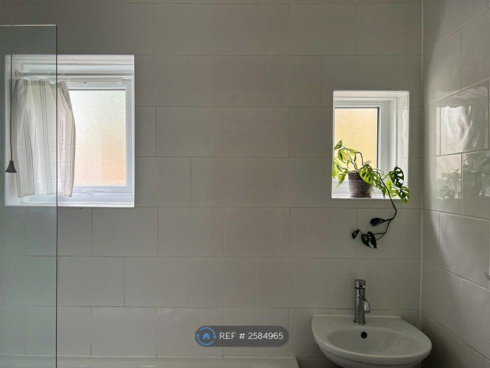 Property photo 3 of 20 Shower/Bathroom