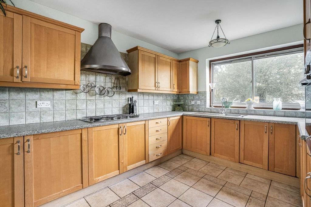 Property photo 3 of 27 Kitchen