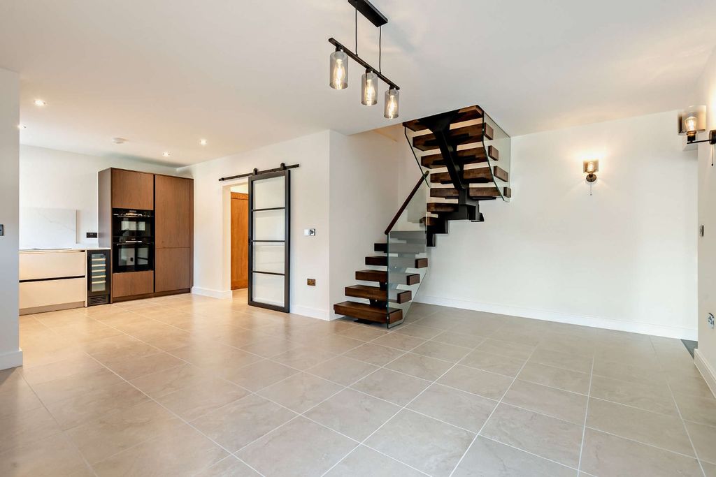 Property photo 2 of 27 Kitchen/Dining Room