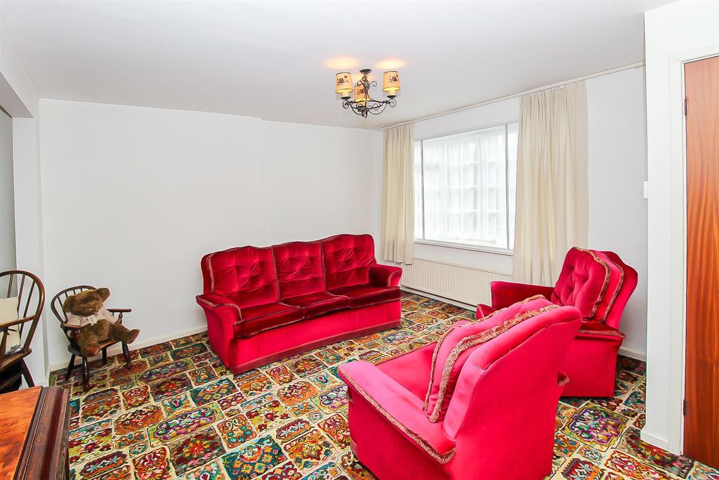 Property photo 2 of 11 Lounge