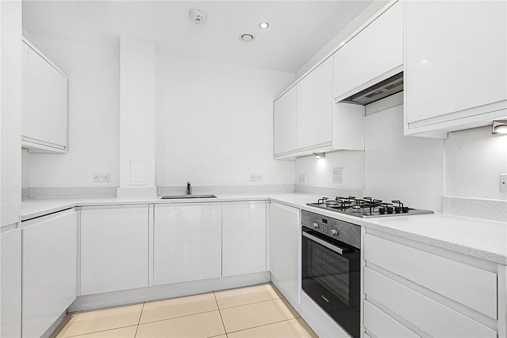 Property photo 2 of 16 Picture No. 15