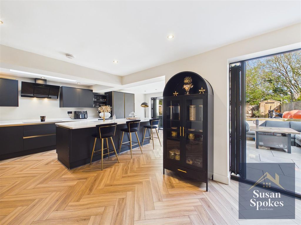 Property photo 2 of 29 Cam01858G0-Pr0247-Still010.Jpg