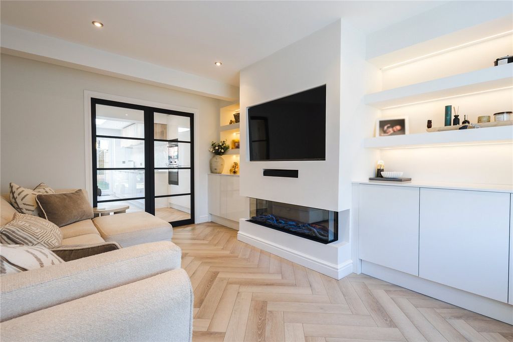 Property photo 2 of 32 Picture No. 23