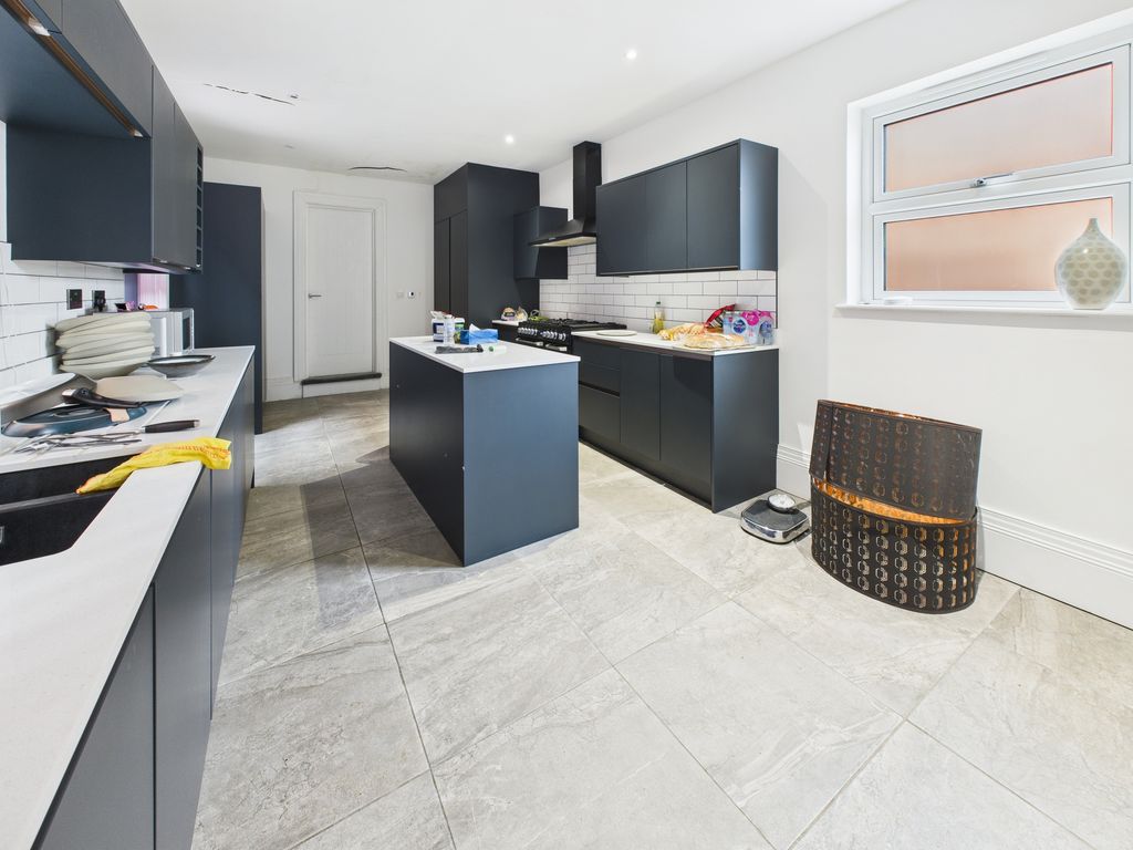 Property photo 3 of 25