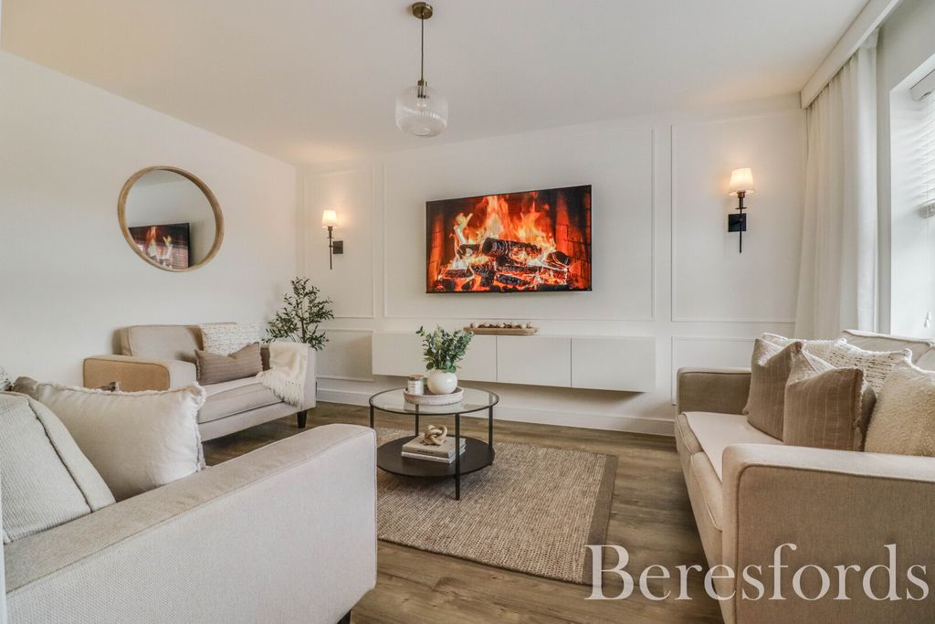 Property photo 2 of 25 Picture No. 12