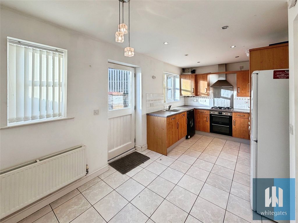 Property photo 2 of 23 Picture No. 16