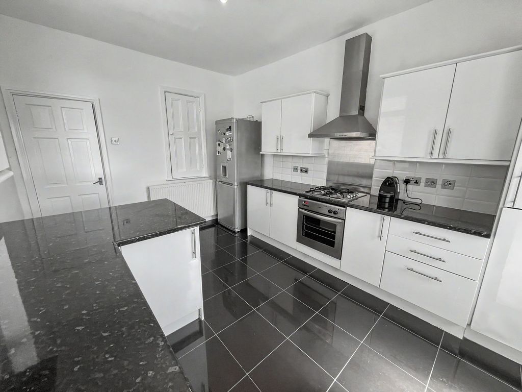 Property photo 3 of 25