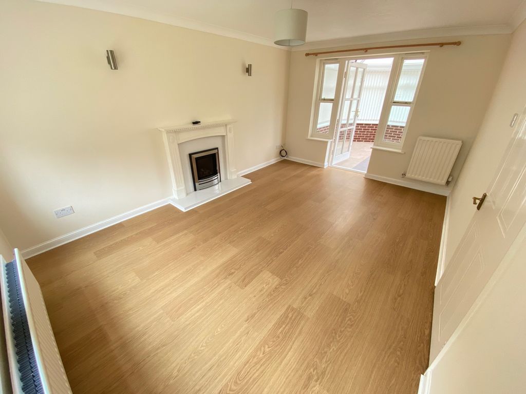 Property photo 3 of 13 Lounge Aspect 2