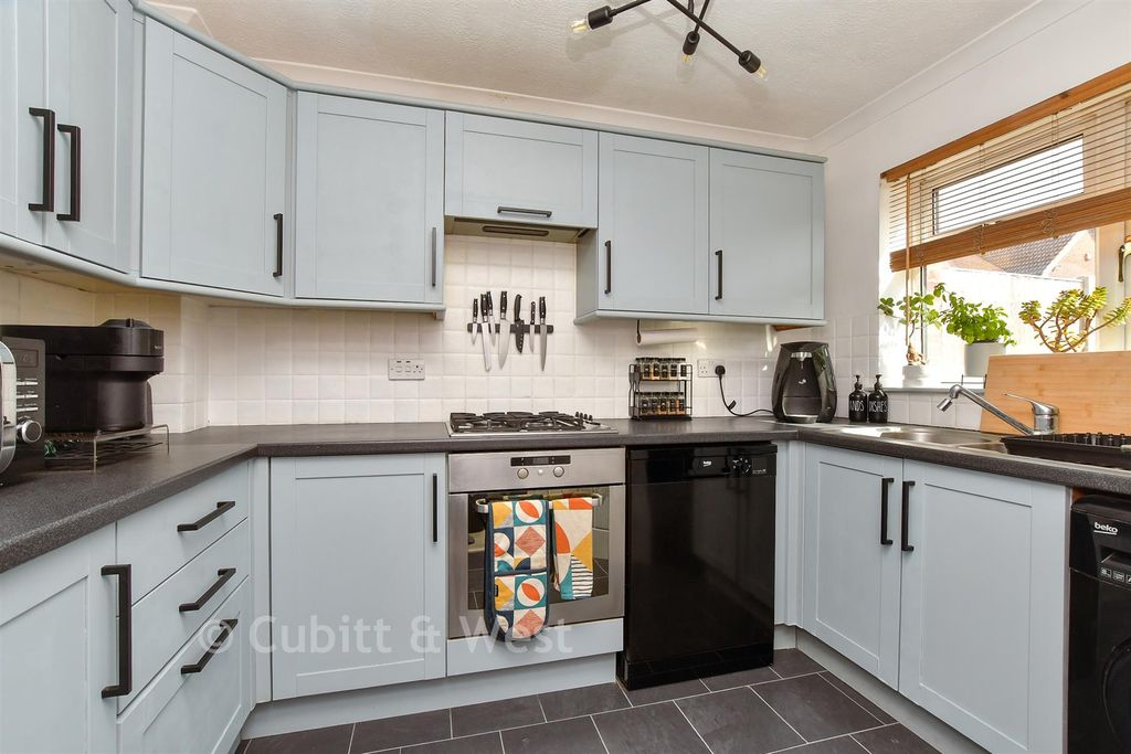Property photo 2 of 12 Kitchen