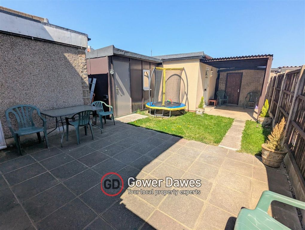 Property photo 2 of 27