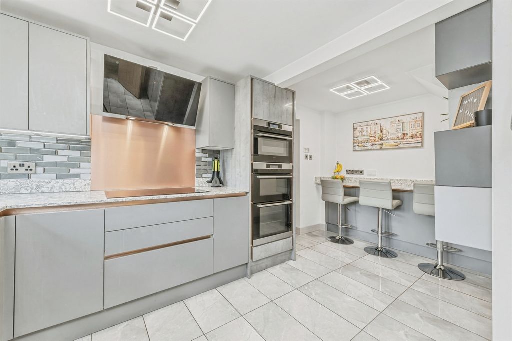 Property photo 3 of 31