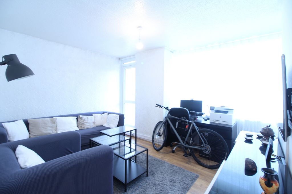 Property photo 3 of 7 Photo 4