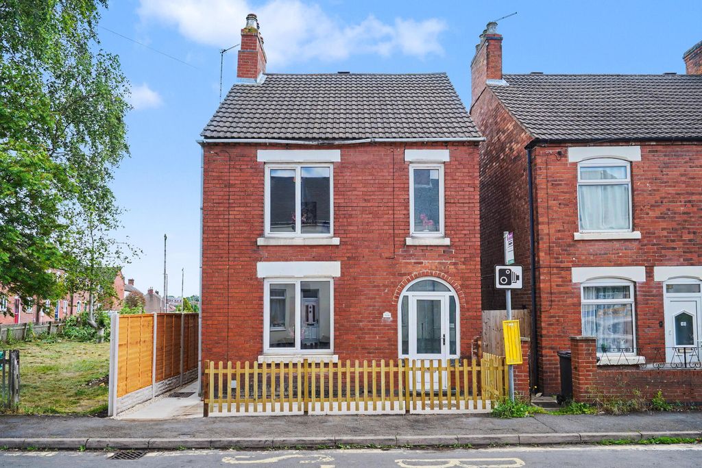 Property photo 2 of 11 Oversetts - Front