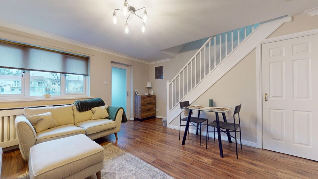 Property photo 3 of 19 4895943