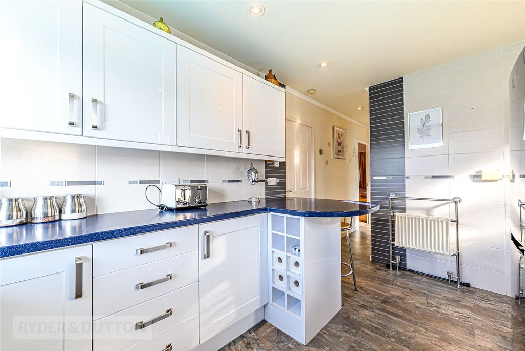 Property photo 3 of 21 Kitchen