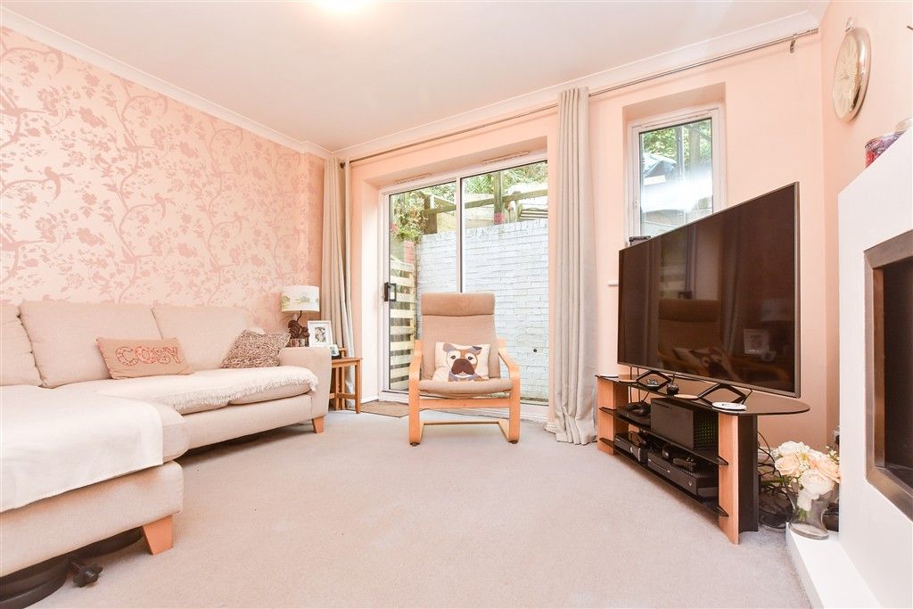 Property photo 2 of 11 Lounge