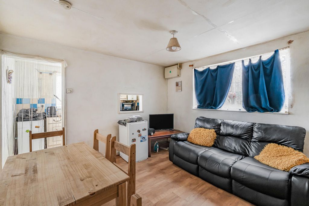 Property photo 2 of 10 Living Room