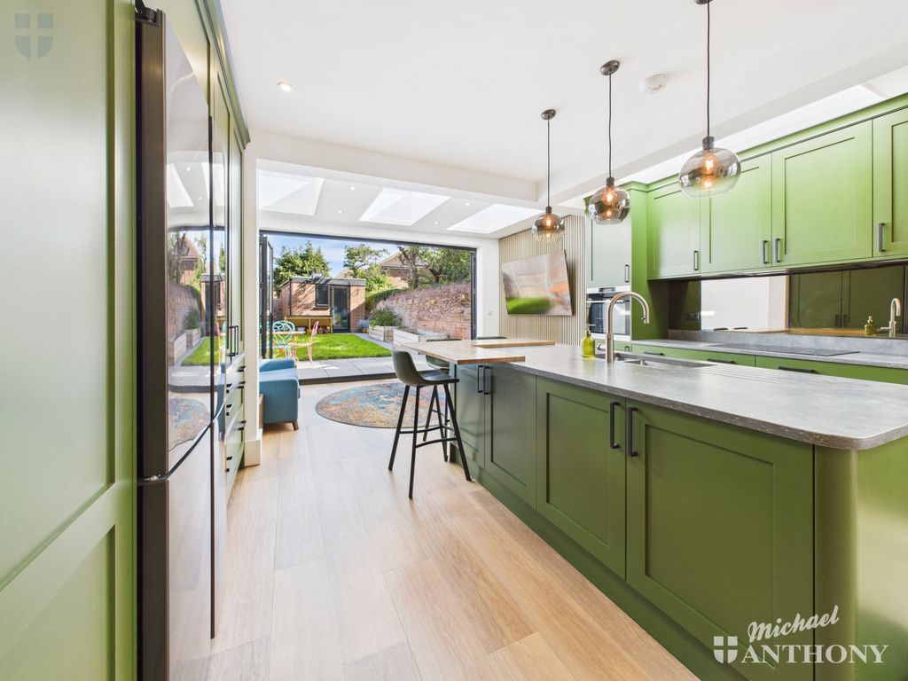 Property photo 2 of 24 Cam03852G0-Pr0426-Still003