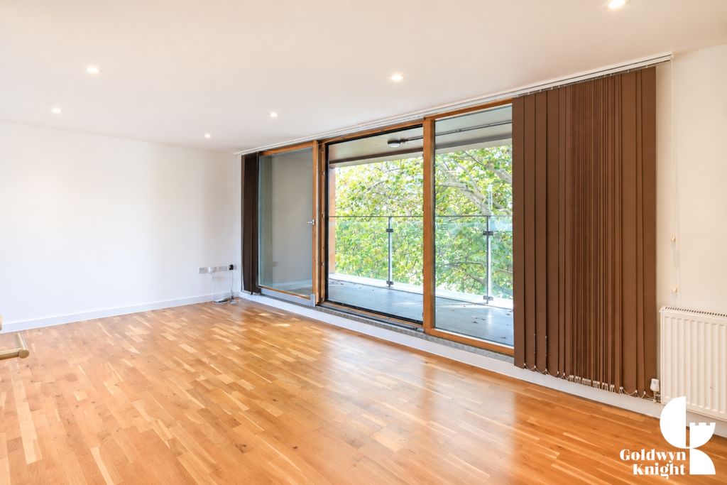 Property photo 1 of 14 Living Room