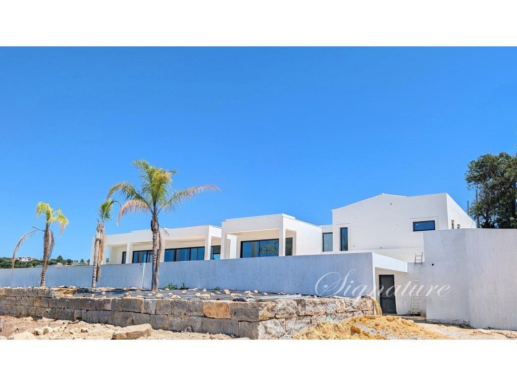 Property photo 1 of 28 A Brand-New Villa, Featuring A Meticulously Renovated Ruin, With Charm And Astonishing Sea View In Loulé