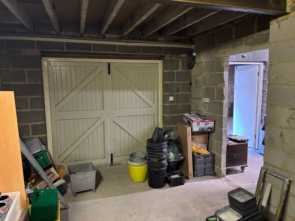 Property photo 3 of 5