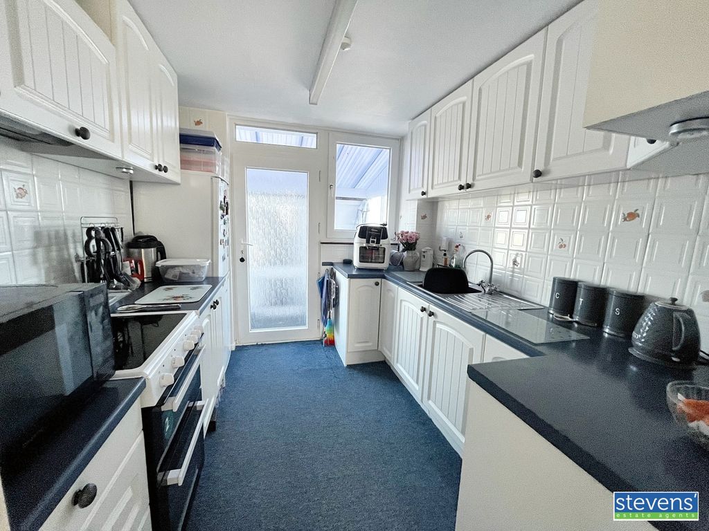 Property photo 2 of 19 Image00031