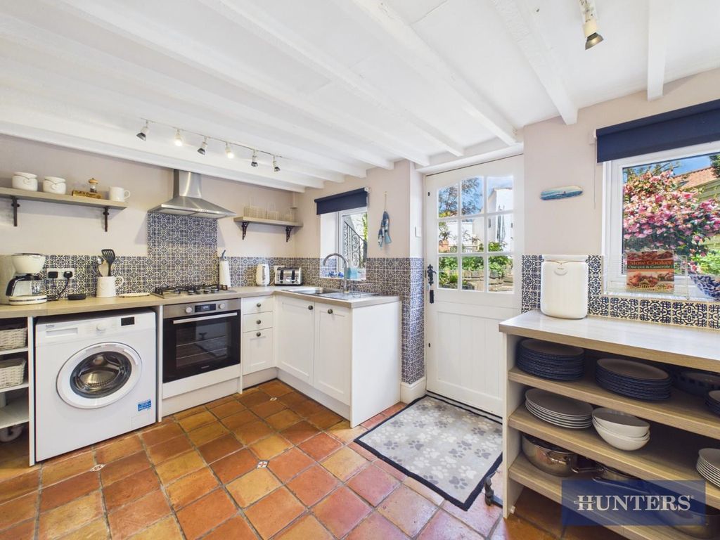 Property photo 3 of 17 Kitchen