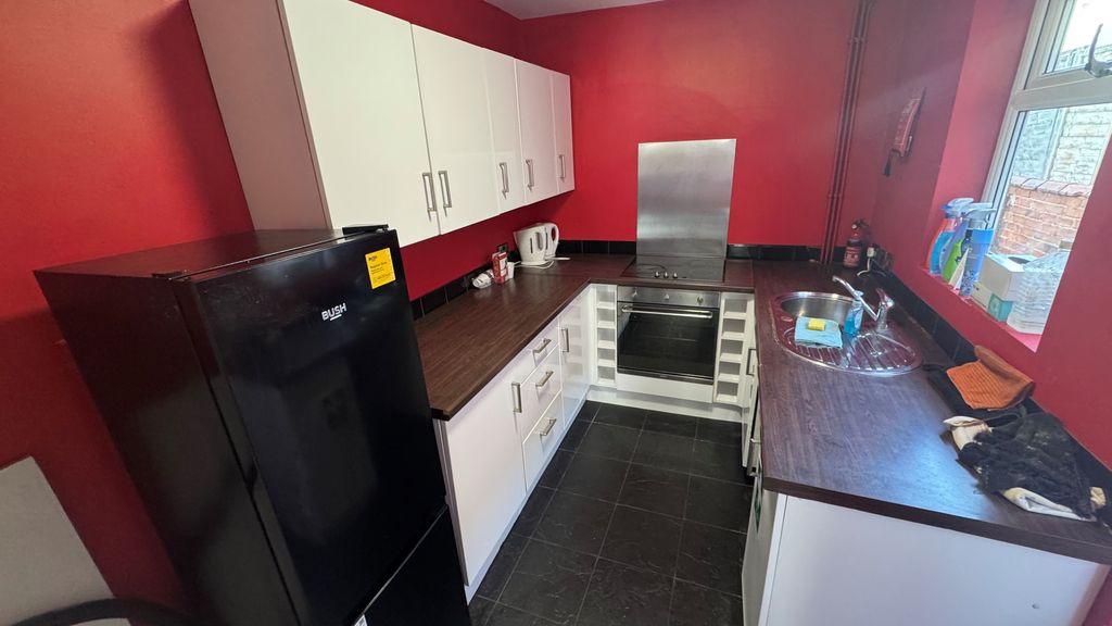 Property photo 1 of 6 Living Room