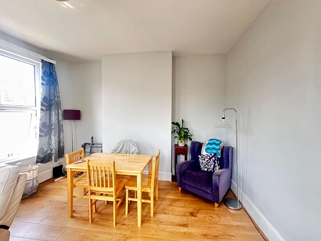 Property photo 3 of 8 Gallery