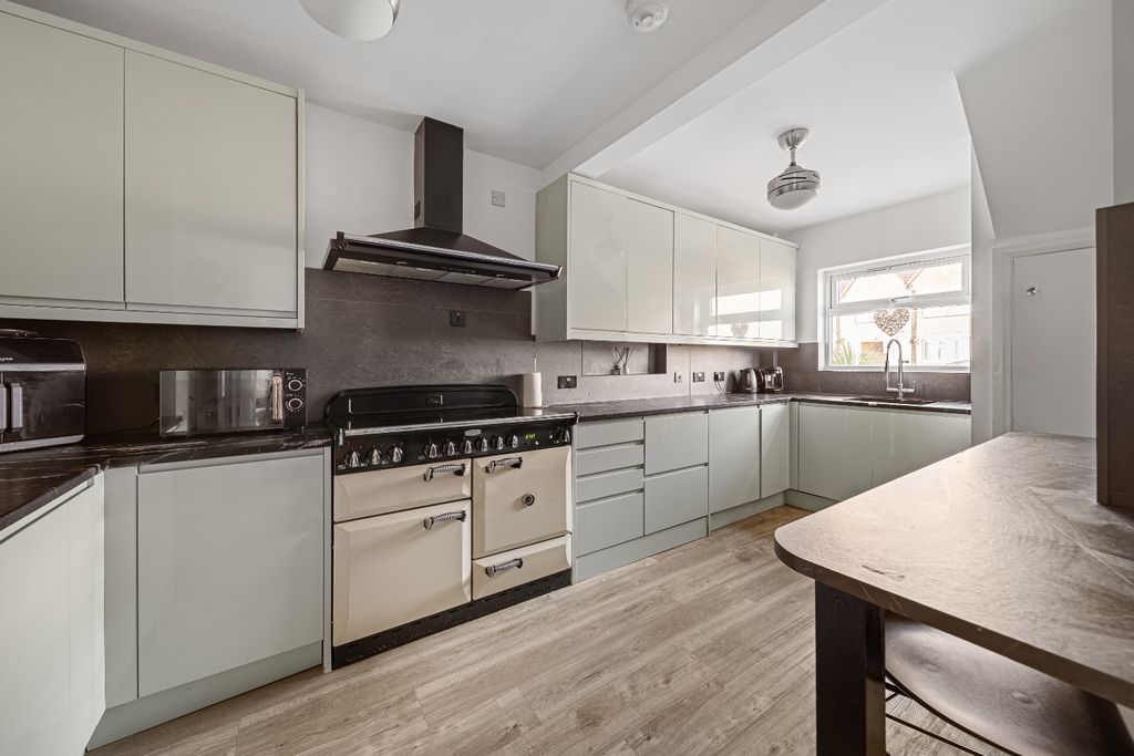 Property photo 2 of 24 4681561