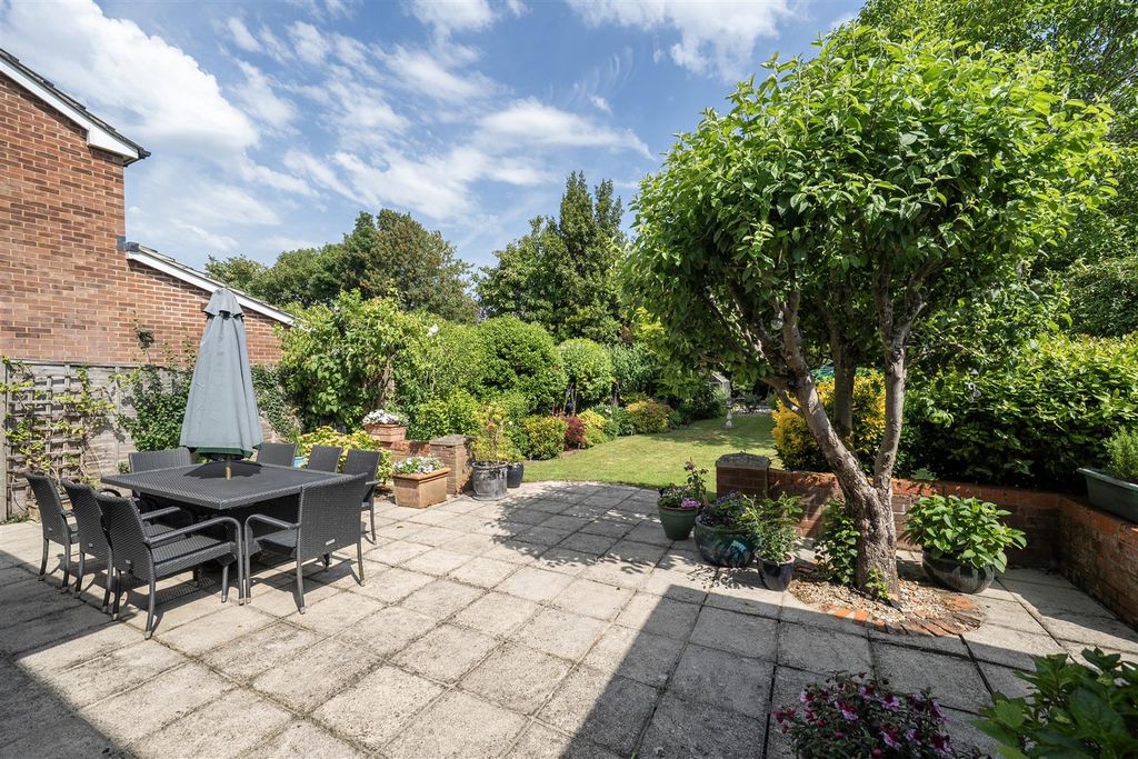 Property photo 3 of 19 Garden