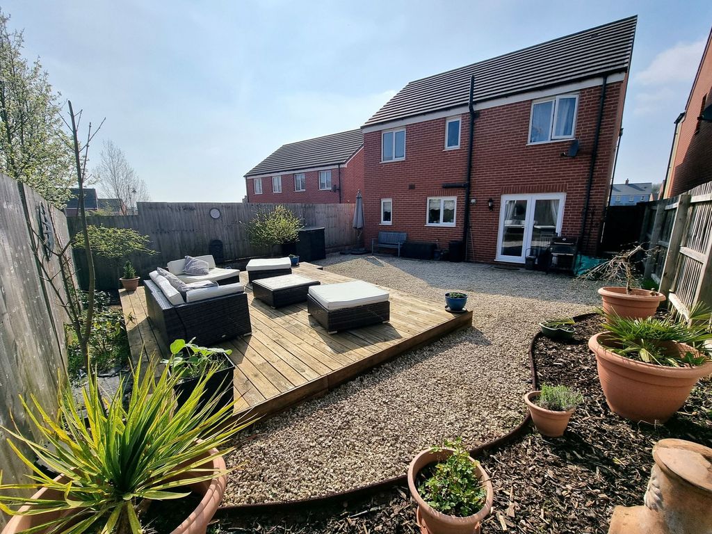 Property photo 2 of 33 Rear Garden
