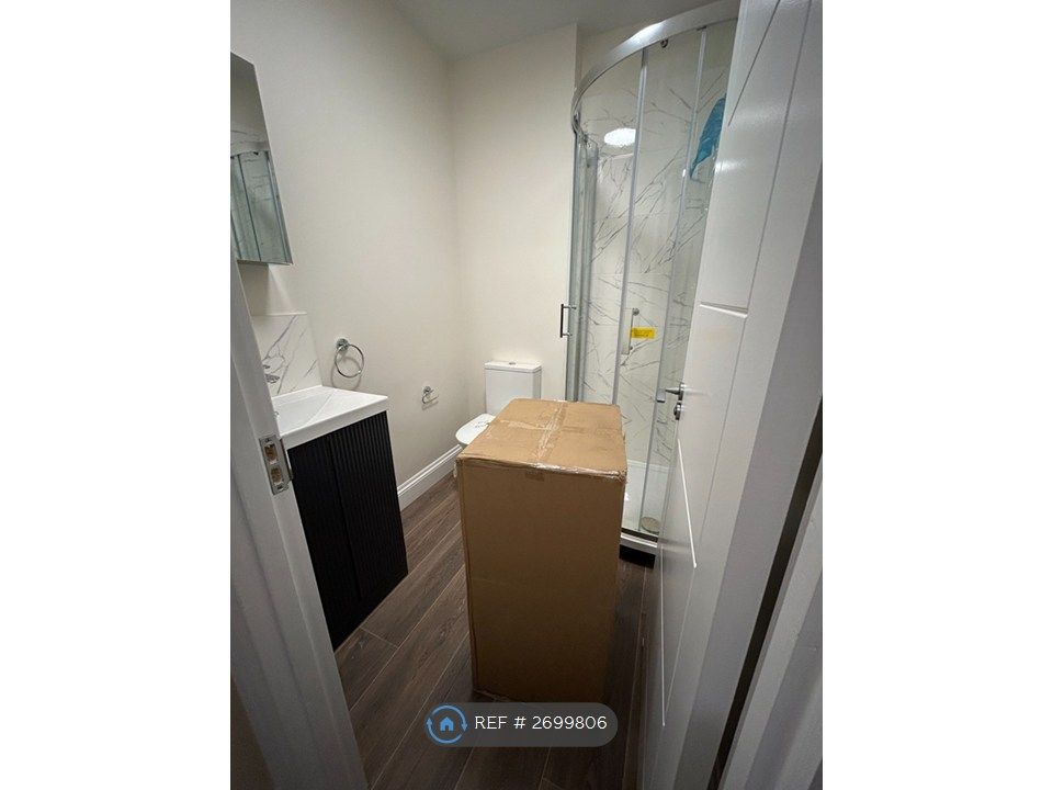 Property photo 2 of 6 Bathroom