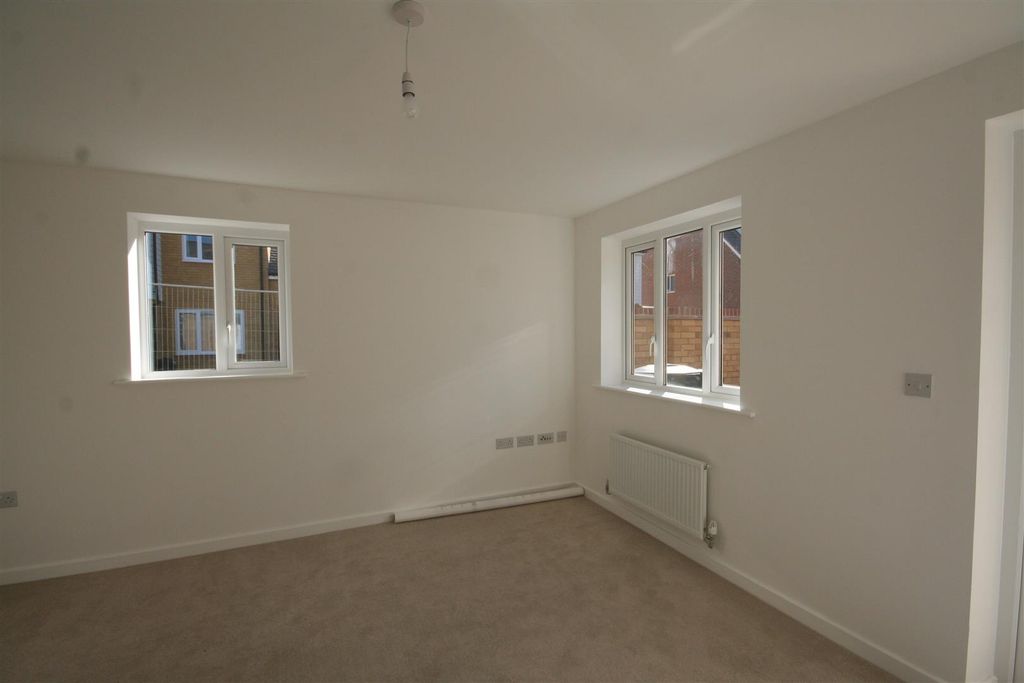 Property photo 3 of 3 Laurence Hamilton Lounge.Jpg