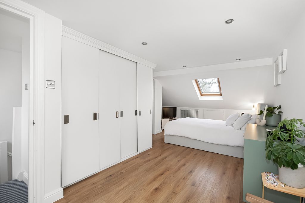 Property photo 3 of 14 Main Bedroom