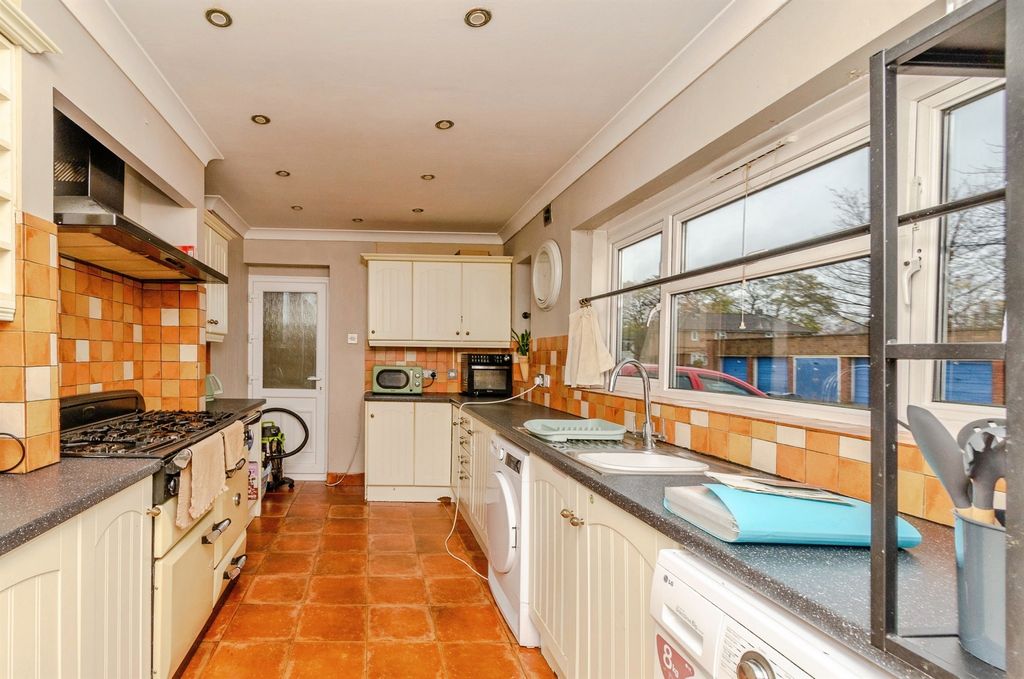 Property photo 3 of 17