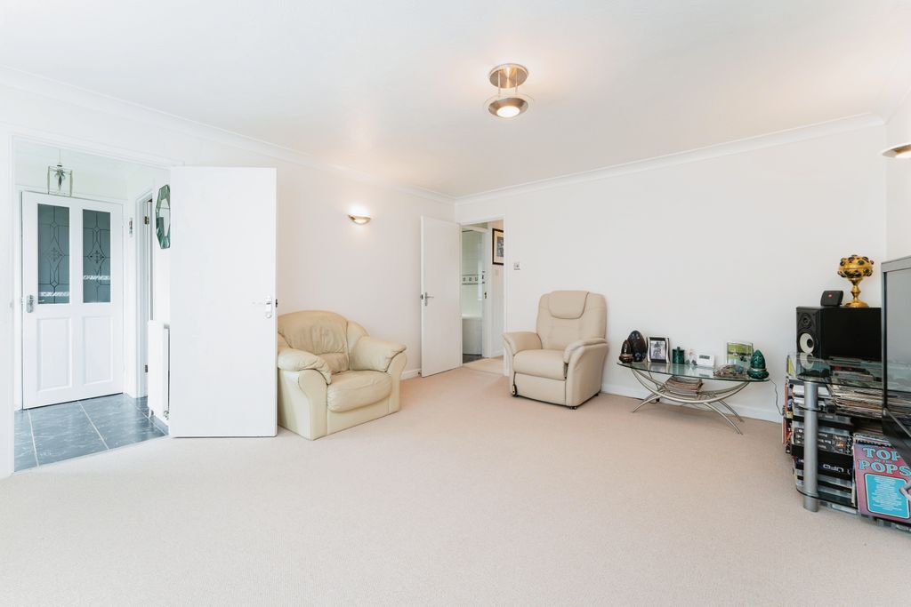 Property photo 3 of 15