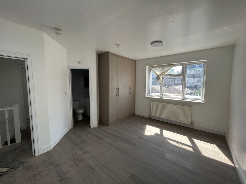 Property photo 3 of 12 Gallery