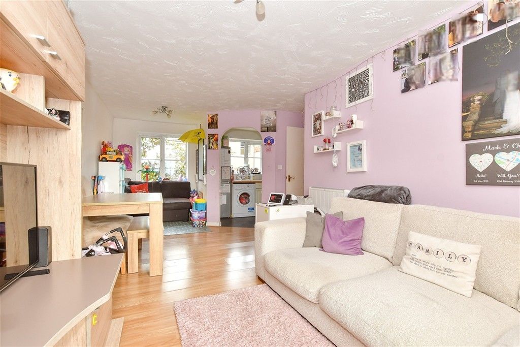 Property photo 1 of 9 Lounge/Diner