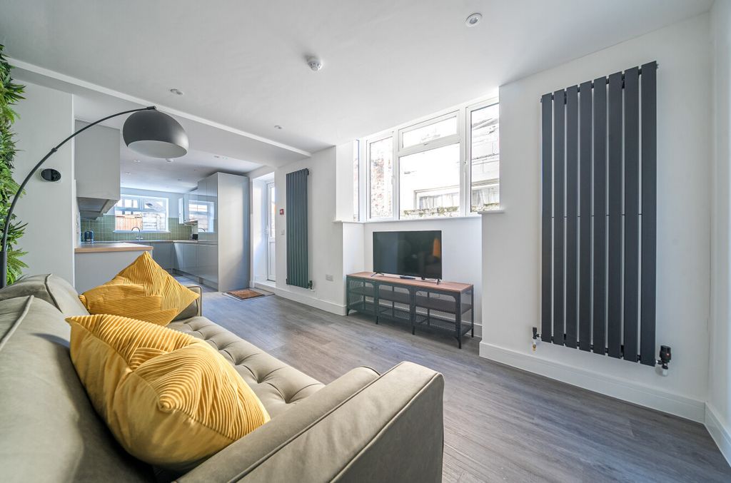 Property photo 2 of 13 1426112-1-69B13Cf...