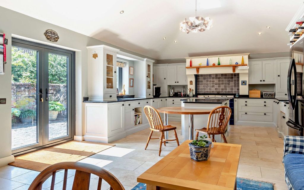 Property photo 3 of 35 Kitchen