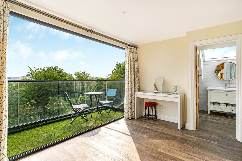 Additional image 20 of 5 bed detached house for saleBoston Gardens, Brentford TW8