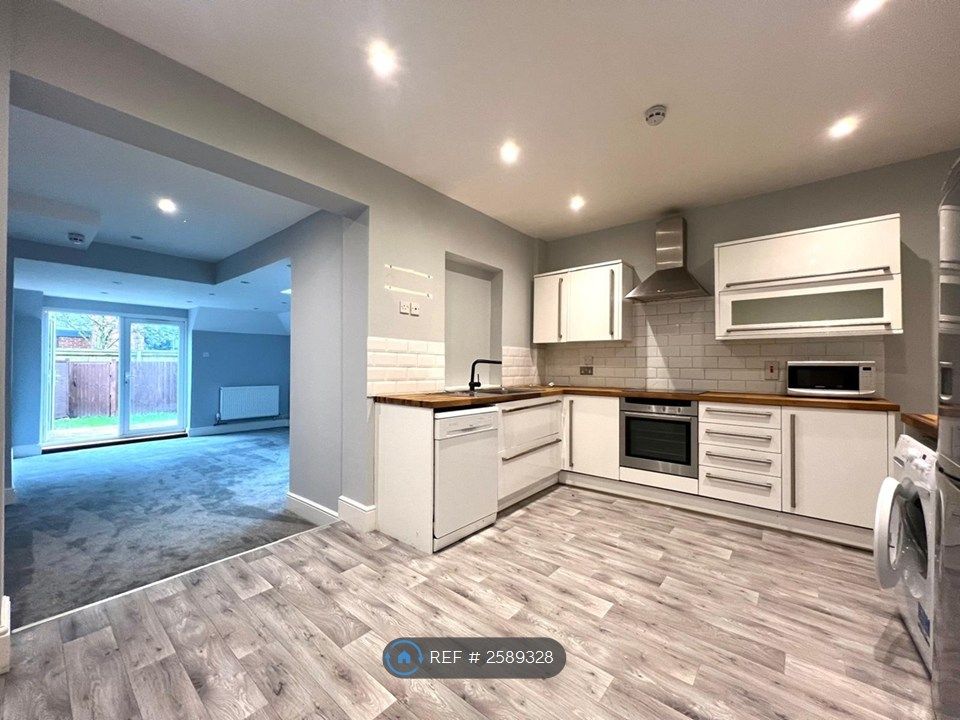 Property photo 1 of 10 Kitchen