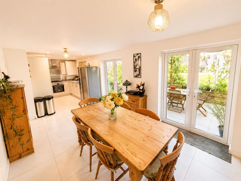 Property photo 2 of 20 70 Chamberlyne Cresent, Kitchen-Dinner.Jpg