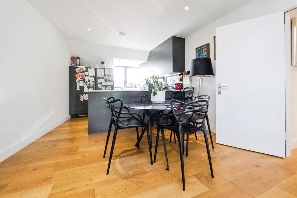 Property photo 3 of 21 Pbox-Img.Jpg